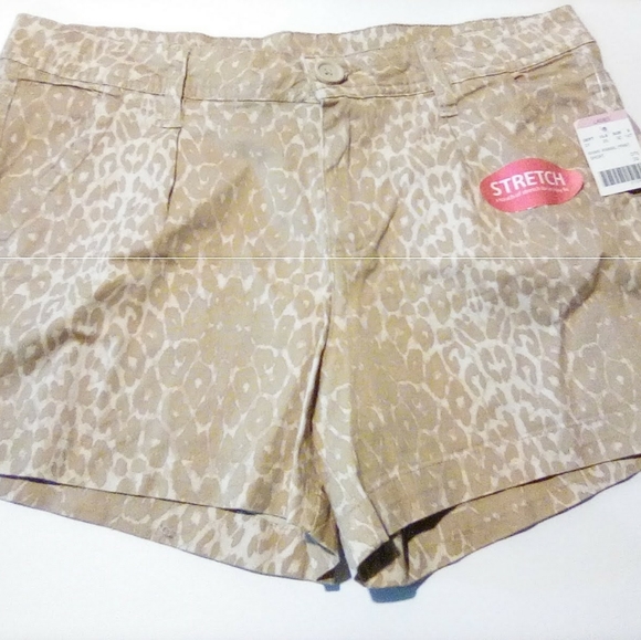 Mix & Co Leopard Print Shorts - Picture 4 of 4